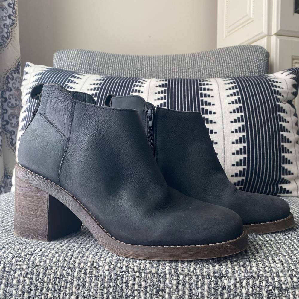 Crown Vintage Hashel Black Leather Ankle Boots